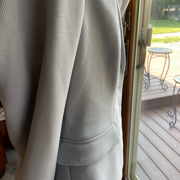 Stylish Blazer! - Picture 2 of 4